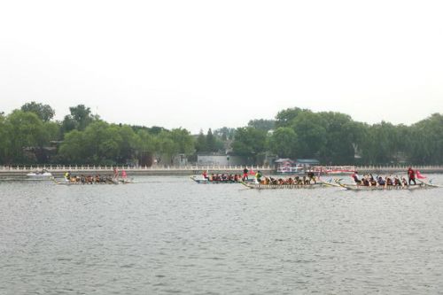 2018年中央和国家机关青年龙舟赛在京举行