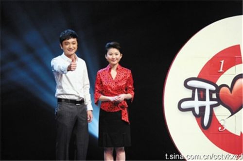尼格买提和王小丫一同搭档主持《开心辞典》。