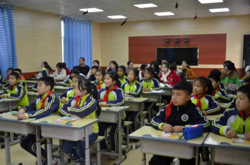 马畅中小开展课堂教学练兵活动