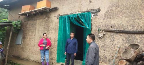 白河防汛救灾一线夫妻档
