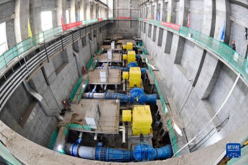 这是11月26日拍摄的银川都市圈中线供水工程泵站内景。