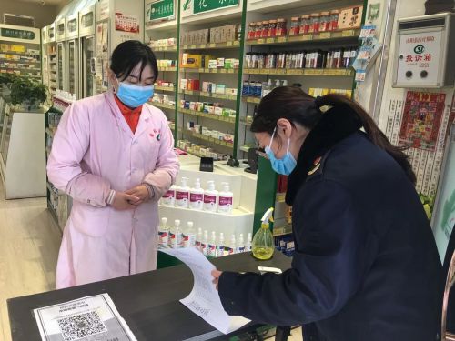 杨杉在福祥药店检查