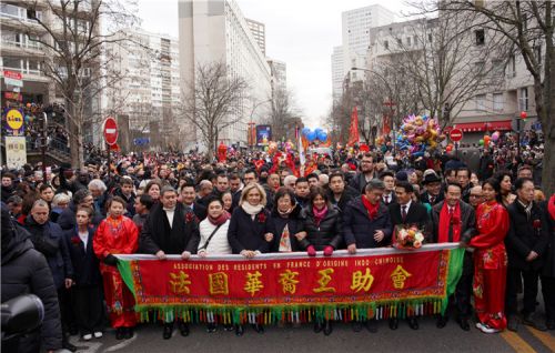 巴黎13区华人彩妆游行嘉年华。法国华裔互助会供图