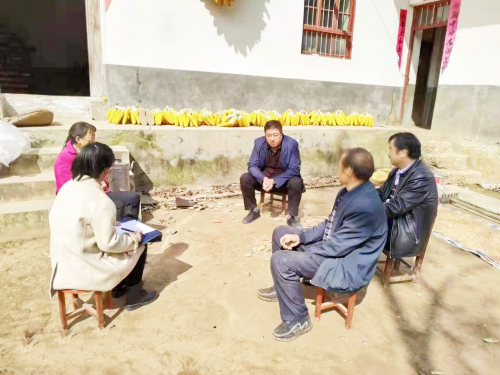 （上河社区二片区党小组入户调查民情）