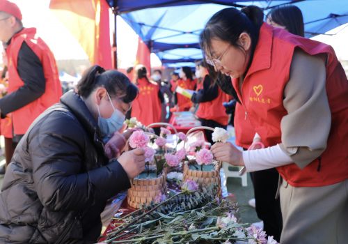 现场开展志愿服务活动