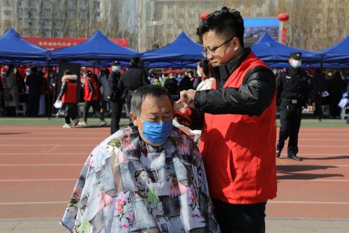 志愿者义务理发