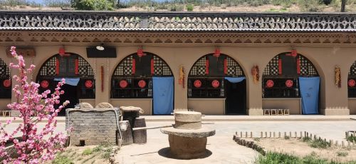 青云镇尤家湾村窑洞风情