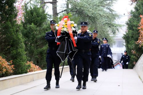 致敬英烈，安康铁警开展清明缅怀活动