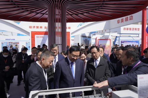 陕西省政协副主席、中共榆林市委书记张晓光（左二）到靖边馆巡馆