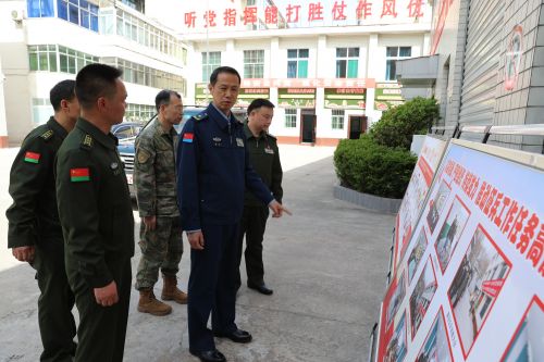 谢杰在印台区人武部检查调研