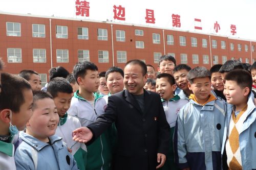 和孩子们在一起