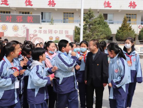 和孩子们在一起 (1)