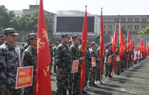 西安市新城区组织基干民兵集中点验 (1)