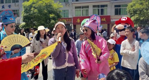 紫阳县洞河镇举办“夏来无事去洞河”2023年夏季文旅系列活动 (1)