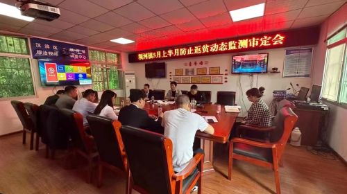 汉滨区坝河镇：突出“学实严”