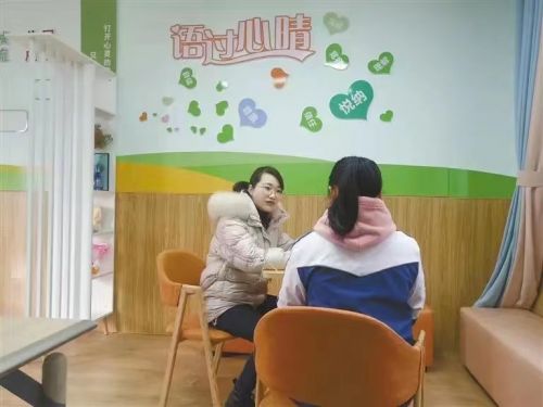 “全员育人+全心育人”--为学生筑起心灵港 (2)
